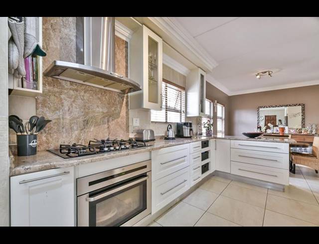 4 BEDROOM HOUSE FOR SALE IN GLEN MARAIS